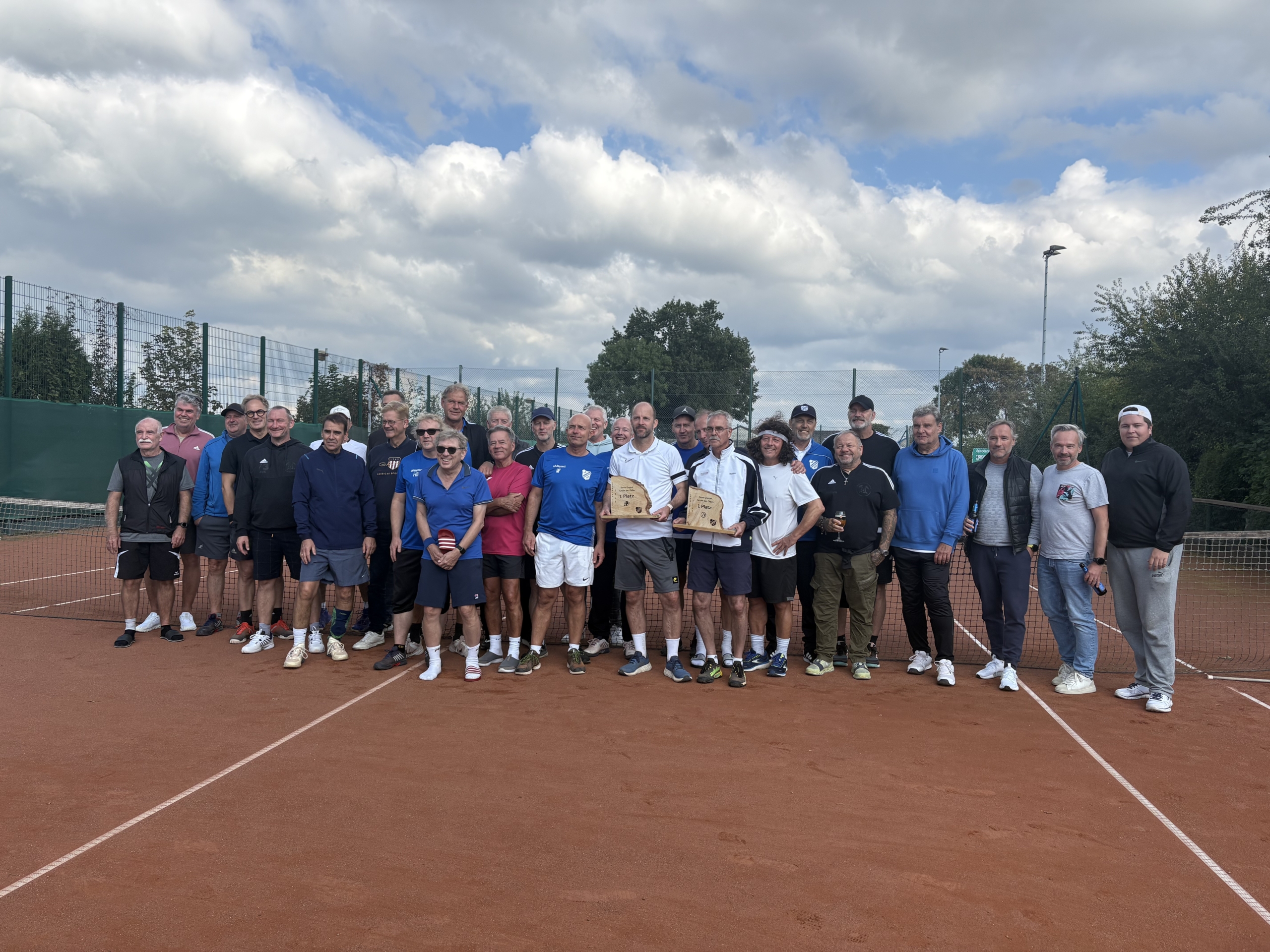 Tennis trifft Fußball – gemeinsames Turnier mit 24 Spielern